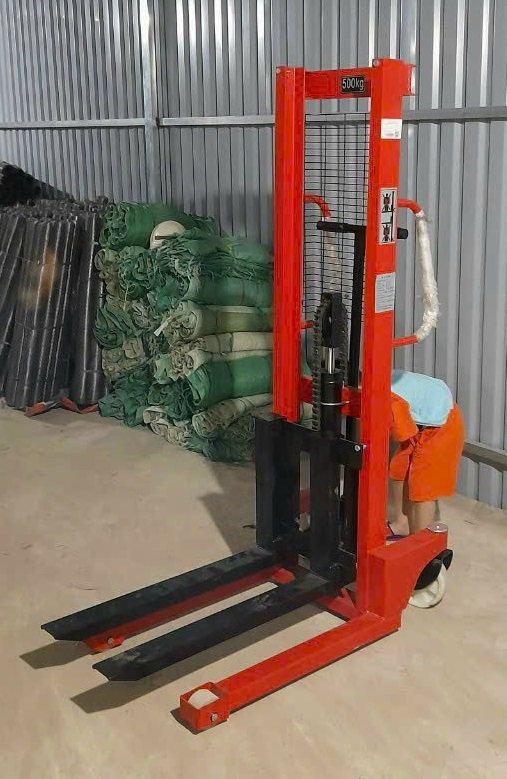 Xe-nang-tay-cao-500kg-1.2m-4 (1)