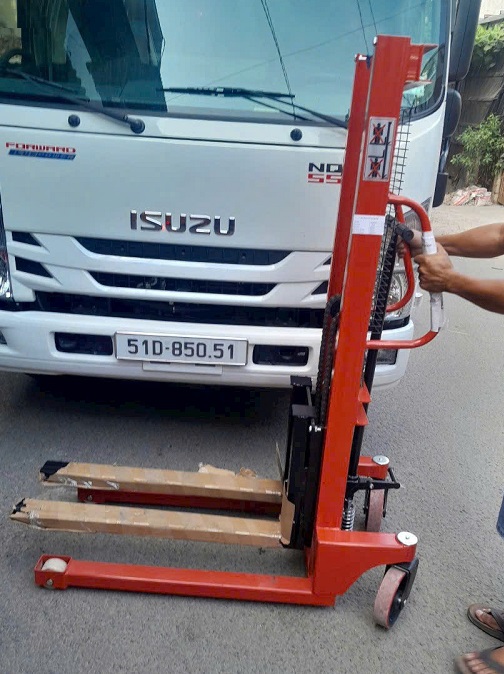 Xe-nang-tay-cao-500kg-1.2m-6 (1)