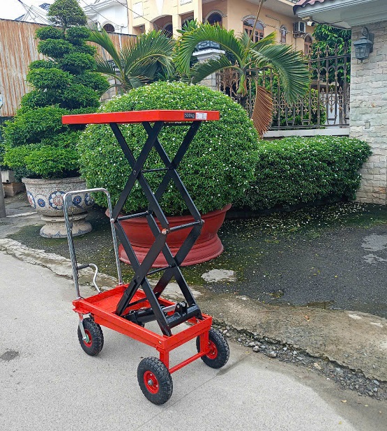 Xe-nang-mat-ban-500kg-banh-lon-3
