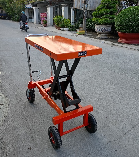 Xe-nang-mat-ban-500kg-banh-lon