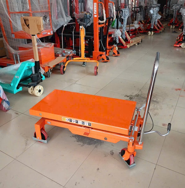 xe-nang-mat-ban-1000kg-5