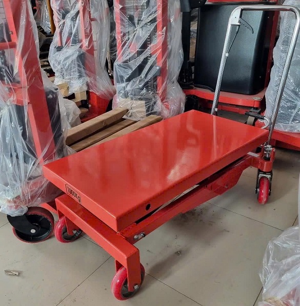 xe-nang-mat-ban-1000kg