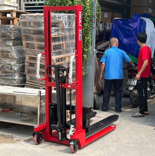 xe-nang-tay-cao-1-tan-1-2